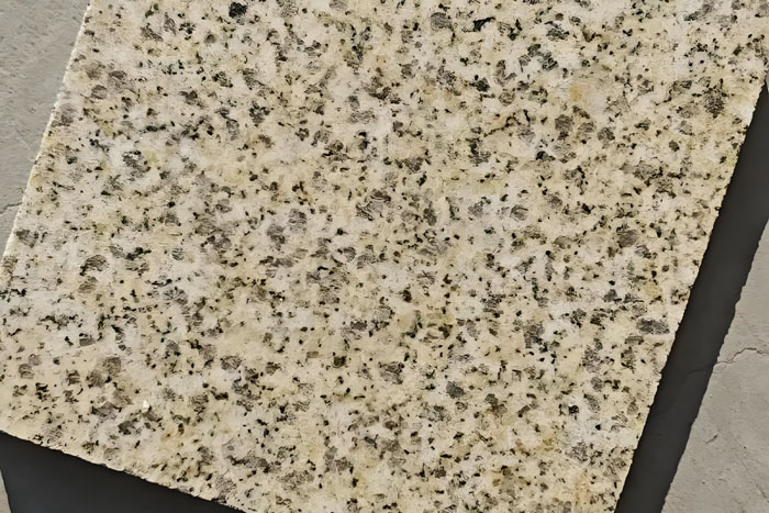 黃金麻花崗巖出現(xiàn)銹斑如何解決?